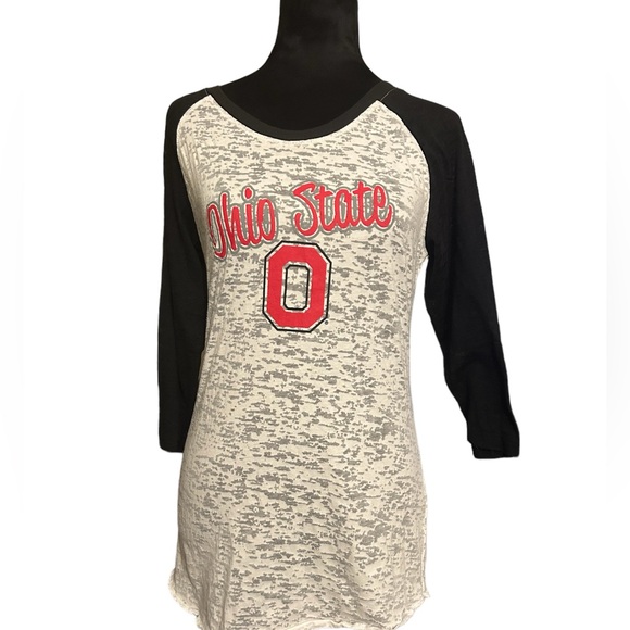 Tops - Cute Ohio State Women’s graphic shirt. Says size Large but more of a medium